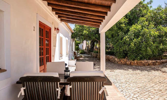 Lagos House | Family-Friendly 2-Bedroom Cottage with Pool and Ocean View
