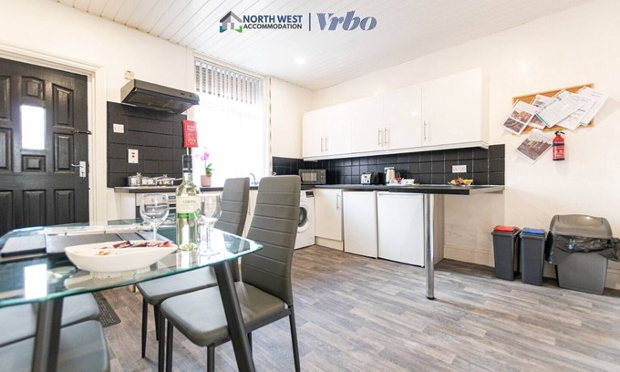 Manchester House | Family-Friendly 2BR Home with Modern Decor & Driveway Parking