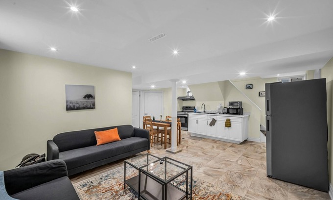 Newtonbrook House | Modern 2 Bedroom Suite with Kitchen in North York