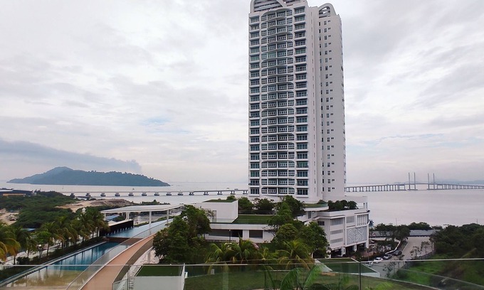 Bayan Lepas Apartment | Spacious 2-Bedroom with Morning's Sea View & Amenities