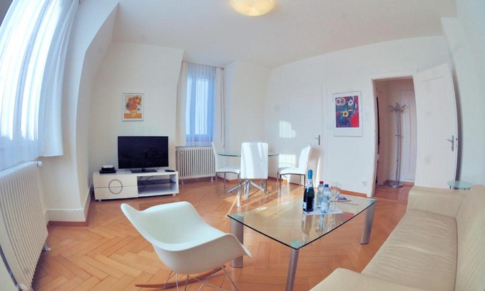 District 2 Apartment | Inviting Stay at PABS Résidences with Hot Tub & Breakfast