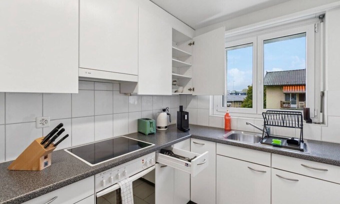 Center Apartment | Family-Friendly 2-Bedroom Retreat in Oerlikon