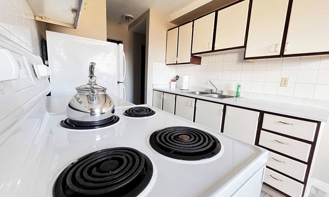 Whitecourt Apartment | Guest Rated 10/10: Cozy 2 Bedroom Suite in Whitecourt
