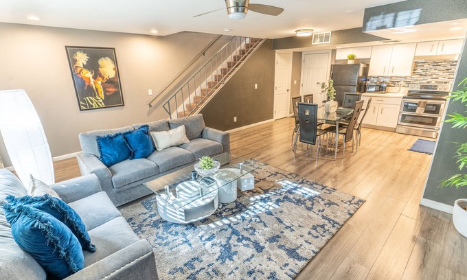 Paradise House | Modern Family-Friendly Townhome Near Airport and Strip