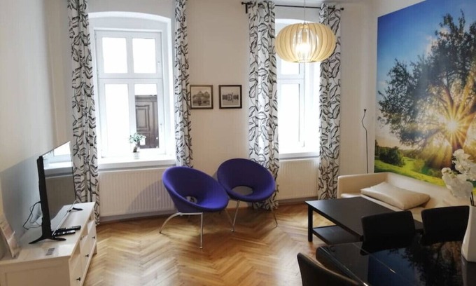 Funfhaus Apartment | Arbio I: Family-Friendly 2-Bedroom Apartment by Schönbrunn