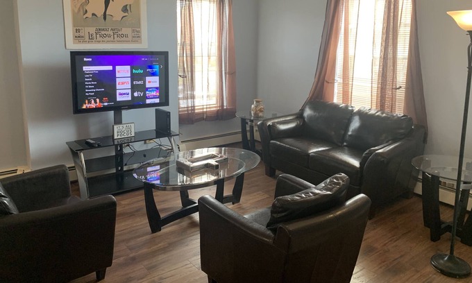 South Green Condo | Spacious 2 BR condo unit w/9' Ceilings, Located-2min from Downtown Hartford!