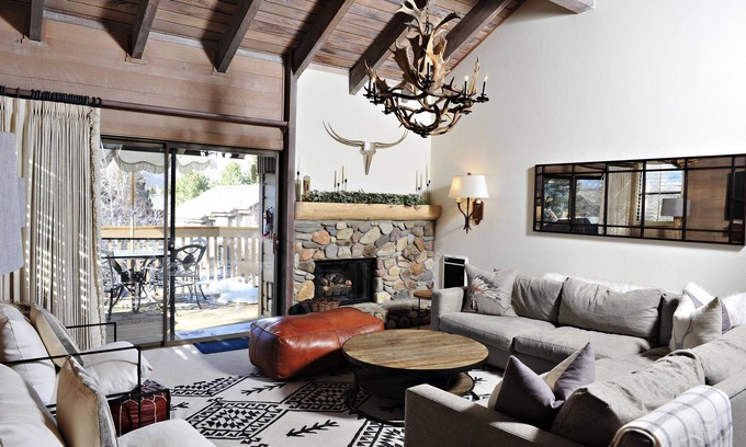 Sun Valley Condo | Cozy 2 Br Condo with Baldy Mountain Views & Hot Tub