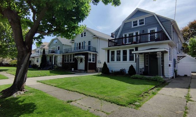 Buffalo Apartment | Inviting 2 BR Getaway Steps from Buffalo/Niagara Falls
