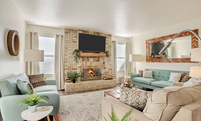 Cottonwood Heights House | Ideal Retreat with 2 Hot Tubs Near Top Ski Resorts
