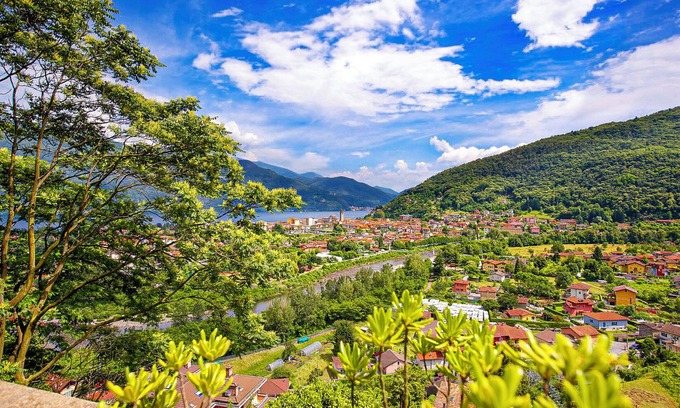 Cannobio Apartment | Guest Rated 10/10: Lake View Apartment with Sun Balcony