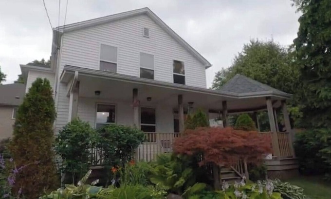 Downtown Niagara Falls House | Inviting 2-Story House with Garden & Family-Friendly Amenities