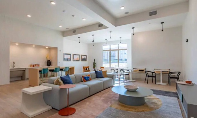 Medical Center District House | Family-Friendly 2bd/2BA with Pool in Medical Center