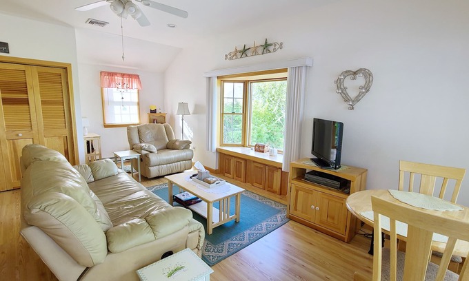 Wellfleet House | Ideal 2BD Retreat Near Marconi Beach & Cape Cod Rail Trail