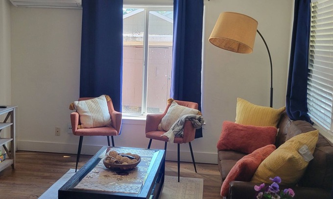 Napa House | Inviting 2-Bedroom Napa Retreat with Family-Friendly Amenities