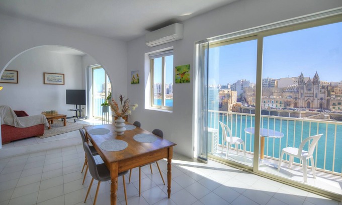 Il-Balluta Apartment | Spacious 2bedroom with breathtaking view KABE1-1