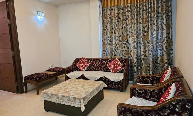 Lajpat Nagar Apartment | Pet-Friendly 2BHK Apartment with Breakfast Included