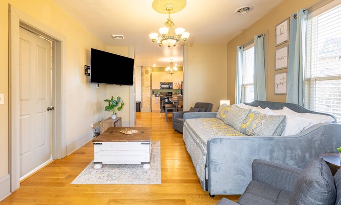 Milwaukee House | Family-Friendly 2BR Near Festivals, Breweries & Lakefront