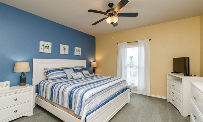 Corpus Christi Condo | Spring Getaway: 2/2 Canal Condo with Ocean View & Pool