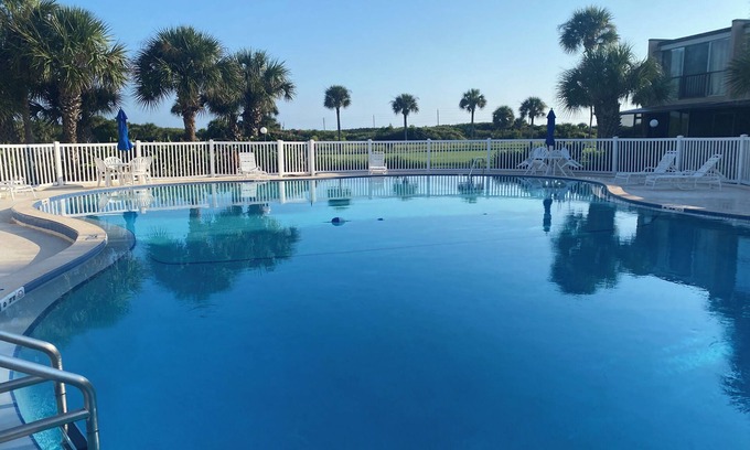 Coquina Key Condo | Beachside 2BR Condo with Pool and Ocean View Amenities