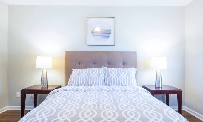 Calhoun House | Ideal 2BR/2BA Retreat for Professionals with Pool Access