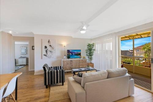 The Entrance Apartment | Family-Friendly 2BR Retreat Steps from The Entrance Beach