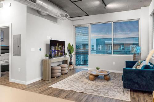 Historic Uptown Apartment | Spacious 2BR Retreat Perfect for Tropicana Events