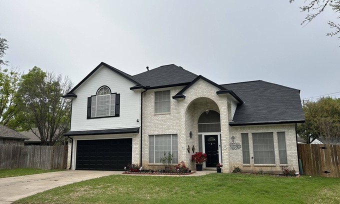 Saxony House | Ideal Family Retreat with Pool, Spa & Lake View Near Austin