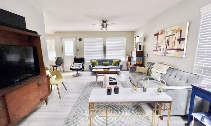 Parkwood House | Family-Friendly 3-Bedroom House in South Austin