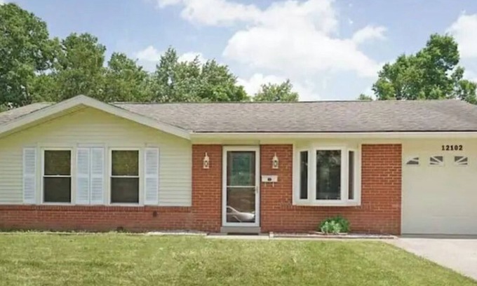 Parkdale House | Cozy 3-Bedroom Home in Cincinnati with Family-Friendly Amenities