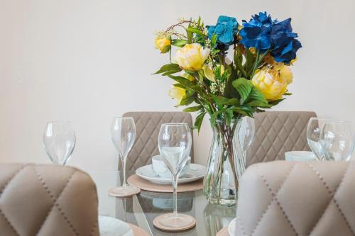 Custom House Apartment | Family-Friendly 3-Bedroom House with Parking Near Excel