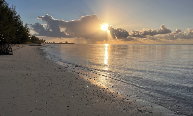 Freeport House | Inviting Beachside Apartment with Pool & Spa Amenities