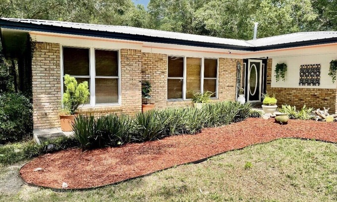 Shalimar House | Top-Rated 3 Bedroom Retreat with Ocean View & Spa