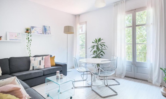 Sant Antoni Apartment | Pet-Friendly Eixample15: Family Haven with Great Reviews