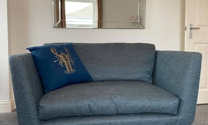 Lowestoft House | Cozy 3-Bed Flat Just Steps from the Beach