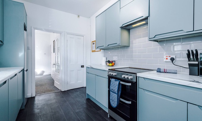 Stoke-on-Trent House | 3-Bed House in Stoke | Ideal for Business Travelers