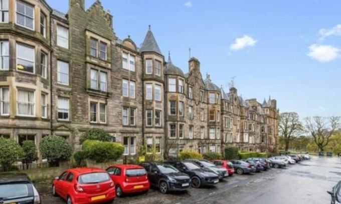Bruntsfield Apartment | Family-Friendly 3-Bed Home in Marchmont with Kitchen