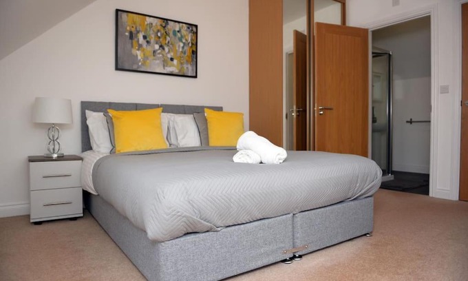 Cribbs Causeway House | Pet-Friendly 3-Bed House with High Guest Ratings in Bristol