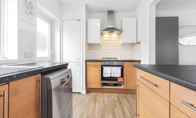 London Borough of Hounslow House | 3-Bed House With Parking Near Heathrow, Pet Friendly & Family-Ready