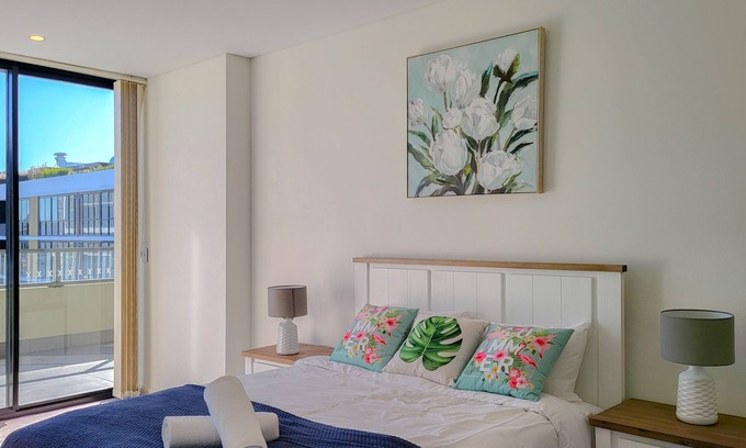 Kogarah Apartment | Elegant 3-Bed Penthouse with Breathtaking Views