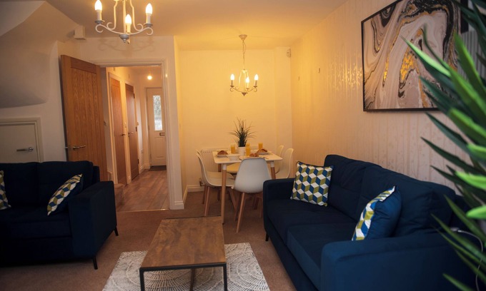 Cribbs Causeway House | Family-Friendly 3-Bed Townhouse in Bristol with Pets Welcome