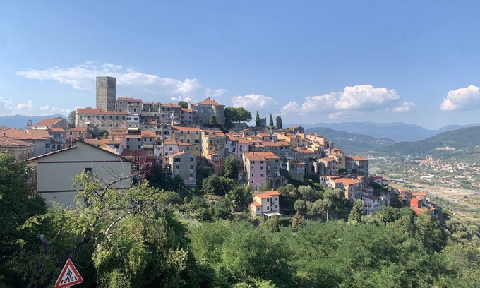 Vezzano Ligure Apartment | Cozy 3-Bedroom House with Garage in Vezzano Ligure