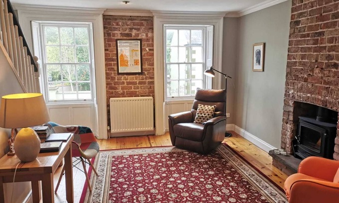 Hillsborough Apartment | Family-Friendly 3 Bedroom Apartment in Hillborough, NI