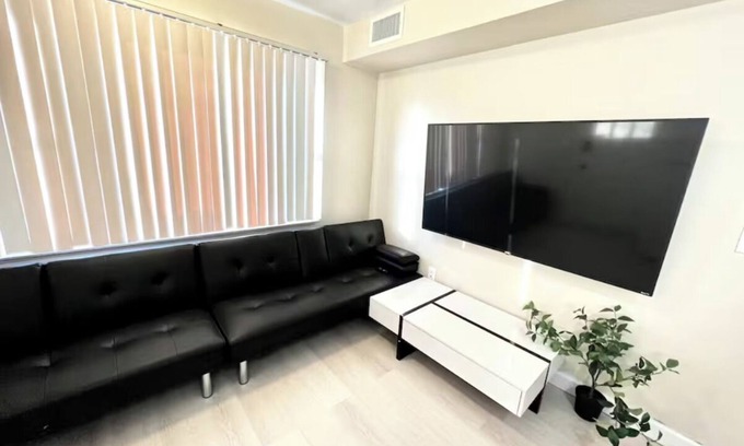 Valley Stream Apartment | Spacious 3-bedroom apartment in enjoyable Valley Stream with AC