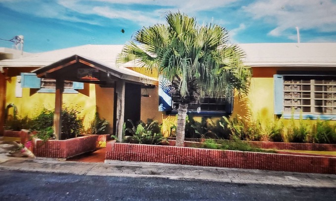 Villa Flamenco House | Inviting 3-Bedroom Home with Pool and Ocean View