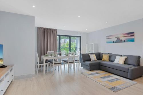 Berrylands Apartment | Family-Friendly 3 Bedroom Retreat in Surbiton, Rated 8.7