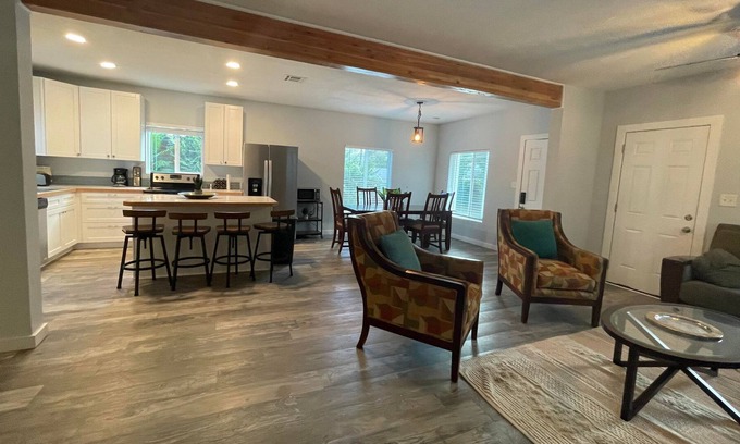 Miami House | Spacious 3 bedroom 2 bath home w/ large kitchen and wifi