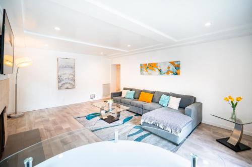 Carthay Circle Apartment | Family-Friendly 3-Bedroom Retreat Near Beverly Hills