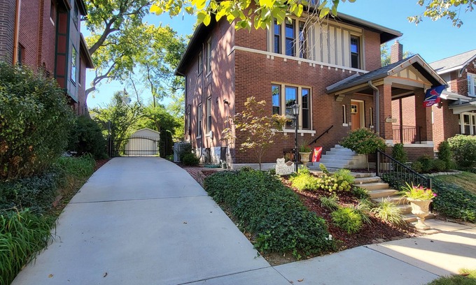 Shaw House | Historic 3 Bedroom Home in Shaw with Pet-Friendly Amenities