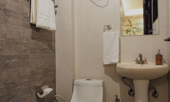 Chhatarpur Apartment | Spacious 3-bedroom apartment with WiFi, AC in delightful New Delhi