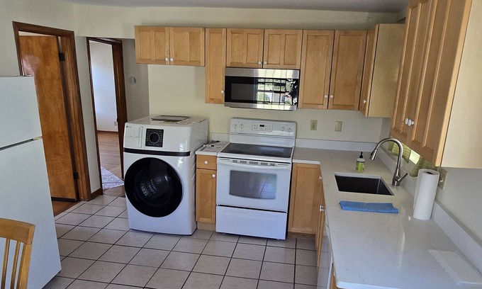 Sandy Hook Apartment | Spacious 3-bedroom apartment with AC, WiFi in awesome Newtown